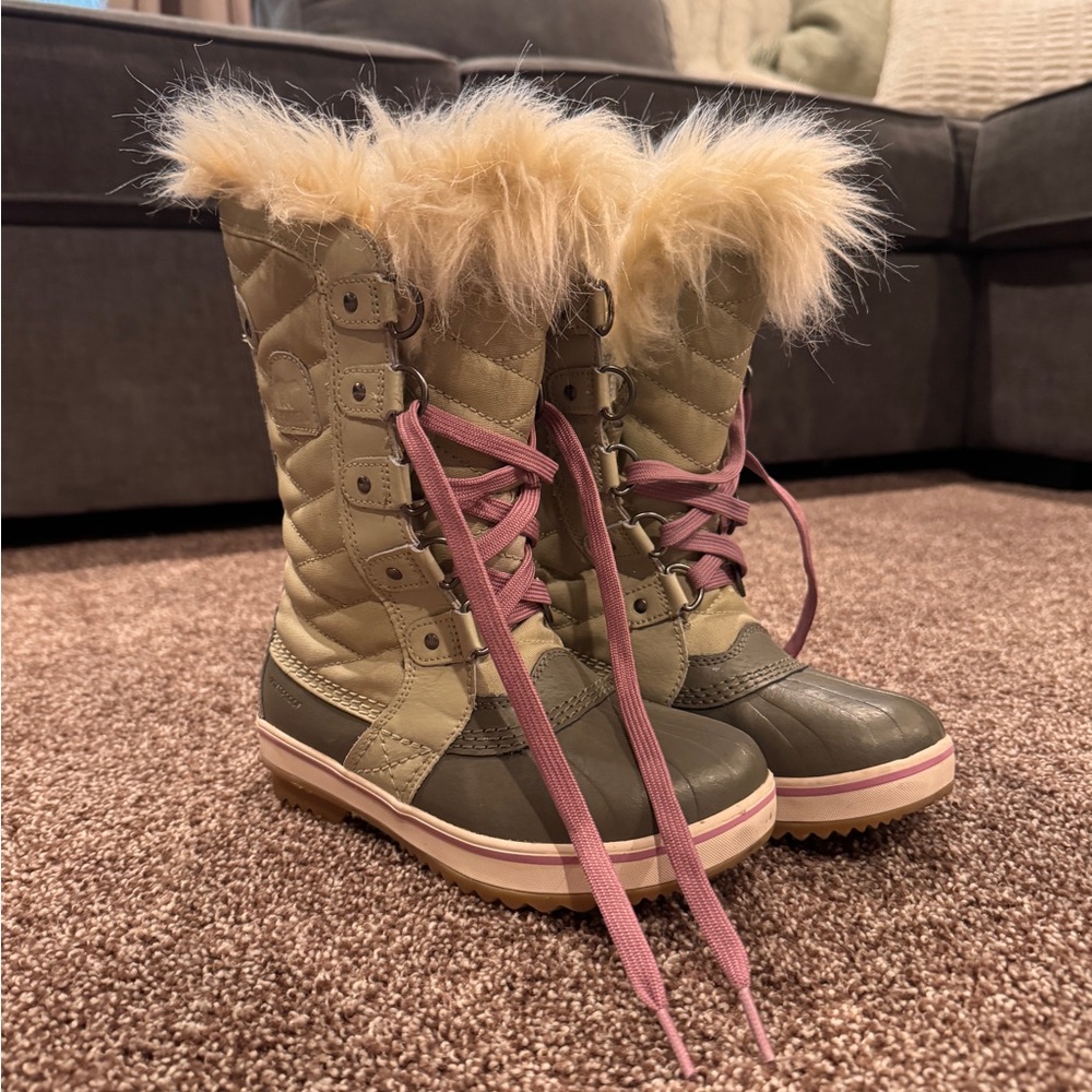 Sorel Tan and Cream Quilted Boots